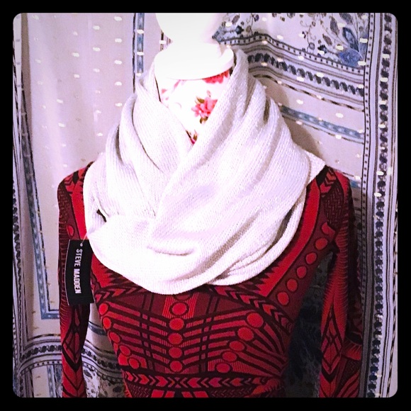 ❄️NWT MADDEN SILVER SCARF - Picture 1 of 4